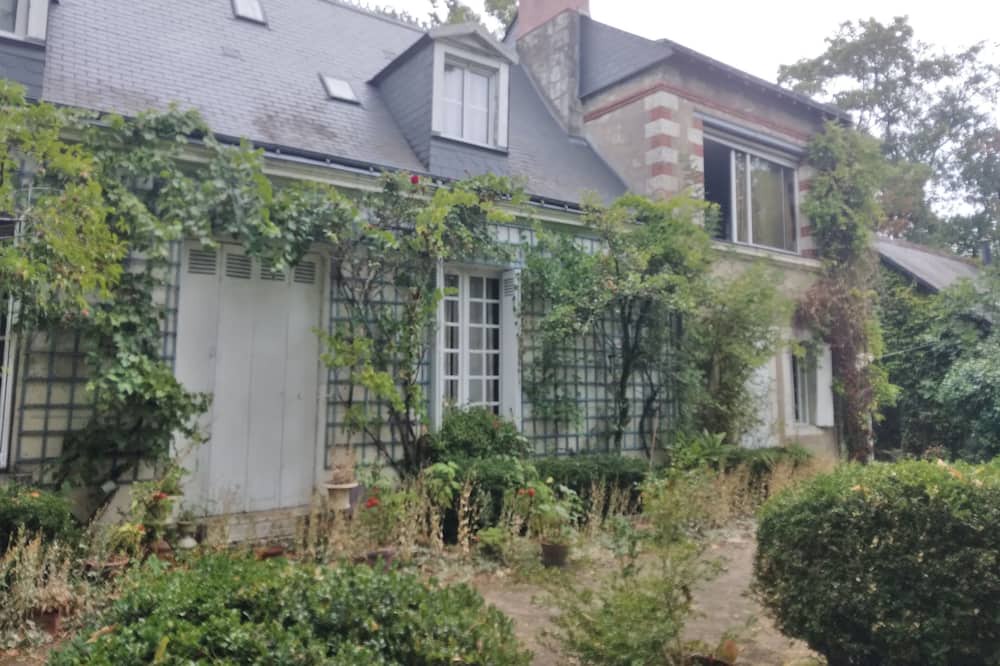 Saint-Avertin Bed & Breakfast | Studio Dans Grande Maison Piscine Proche Châteaux de la Loire