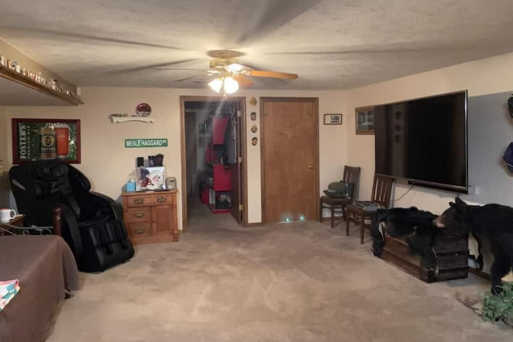 Salina House | Hot Tub, Beautiful view, location, family home, 3 BR, + 2 beds in 2nd LR, 3 bath
