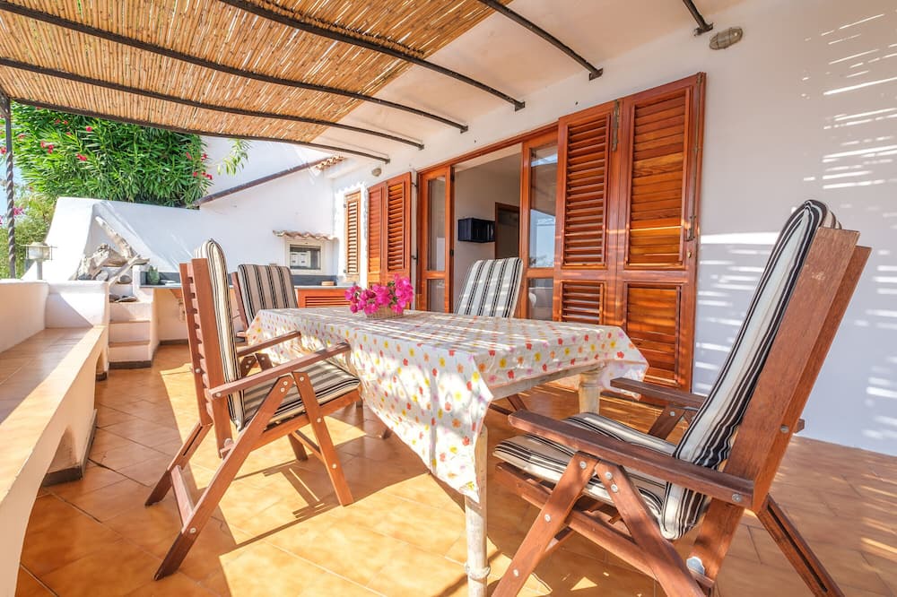 Canneto Apartment | Apartment 'Oleandro' with Private Terrace and Wi-Fi