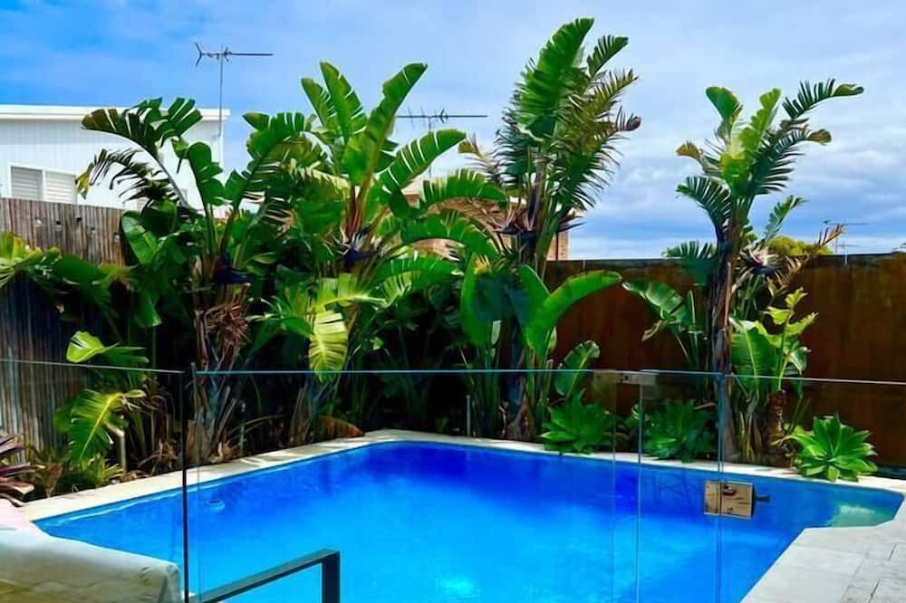 Maroubra House | Resort Style home close to Beach with Pool & Sauna