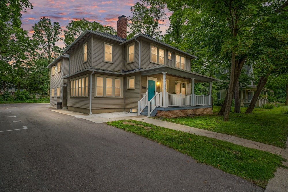 Ypsilanti Apartment | Renovated Modern Pet Friendly Unit near EMU Campus