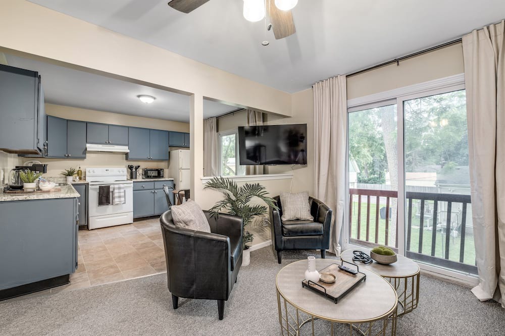 Ypsilanti Apartment | Recently Remodeled and Sunlit Apartment Near EMU and UM