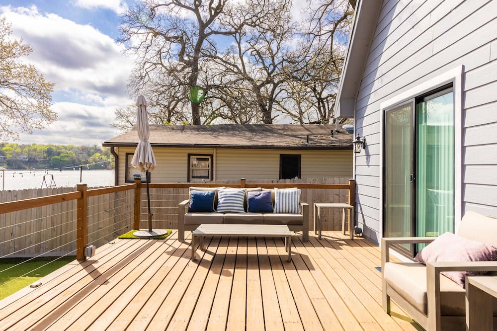 Fort Worth House | Secluded Lake Front Delight!