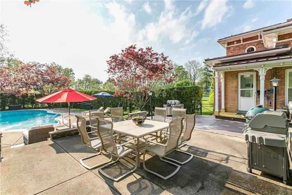 Penfield House | Sparkling Pool, 3 Lush Acres