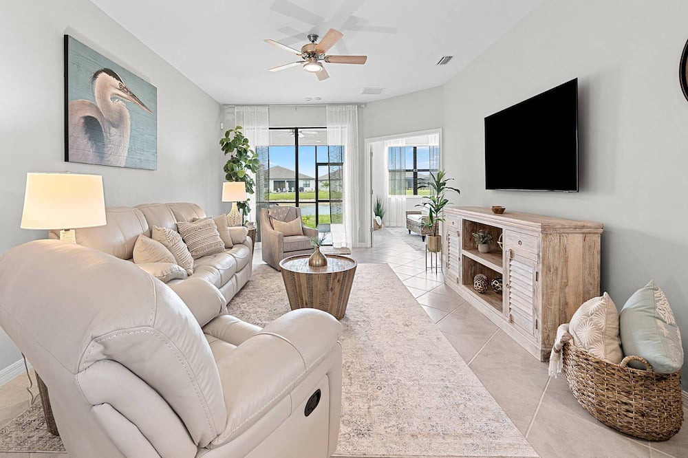 Port Charlotte House | NEW Build! Beautiful Bonito Way - Luxury home nestled in El Jobean! Fishing, Beaches, Pier, Ramp
