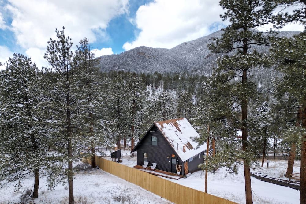 Evergreen Cabin | Escape to a Serene Mountain Getaway: Your Perfect Retreat Awaits in Evergreen CO