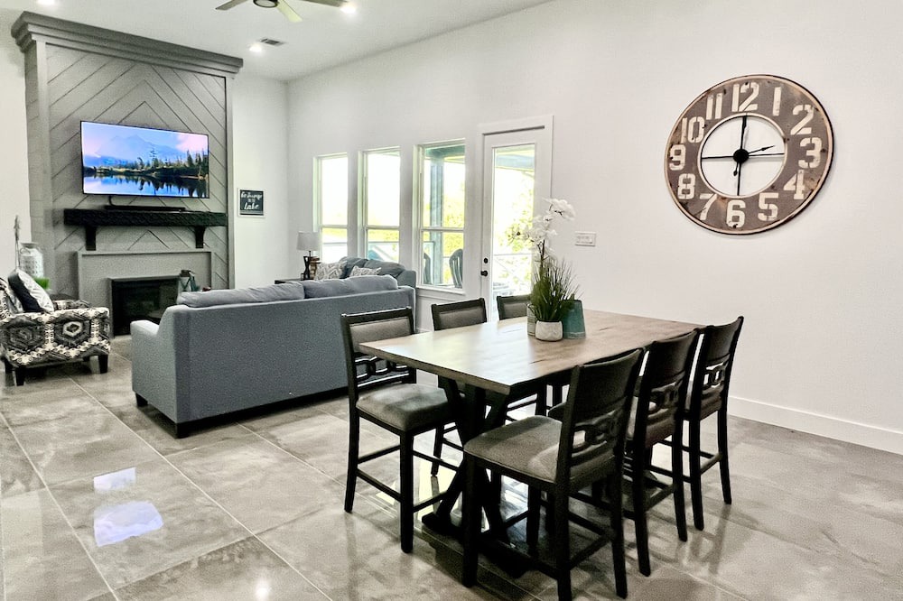 Trinity House | Lakefront property located in a private golf course community