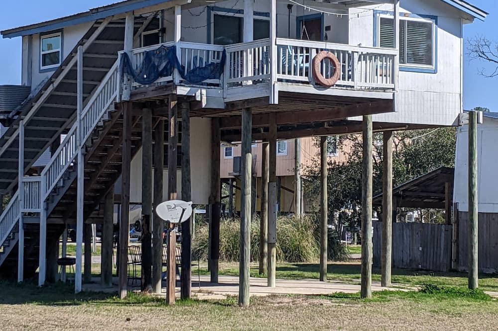 Shoreline Park Cottage | Captain Quarters waterfront cottage