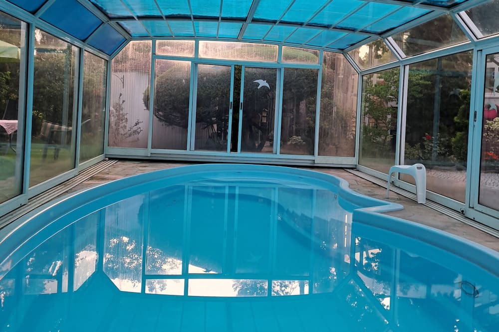 Rosenthal Apartment | Holiday Apartment 'Apartment Kastanienallee' with Shared Pool, Sauna & Wi-Fi
