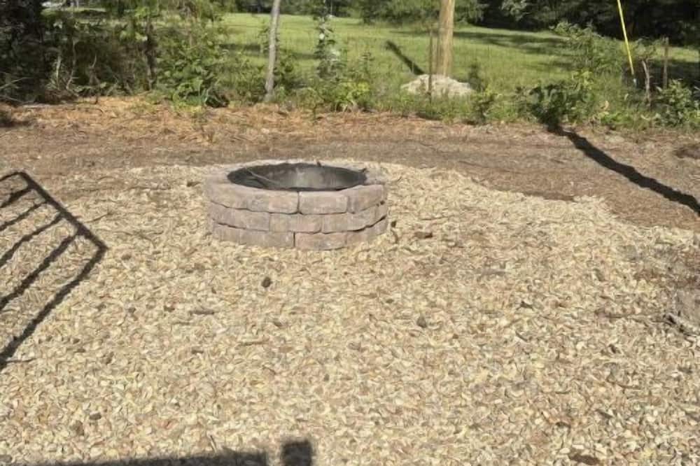 Starkville RV Rental | Campsite out of Starkville Mississippi. Great for MSU Games and Activities.