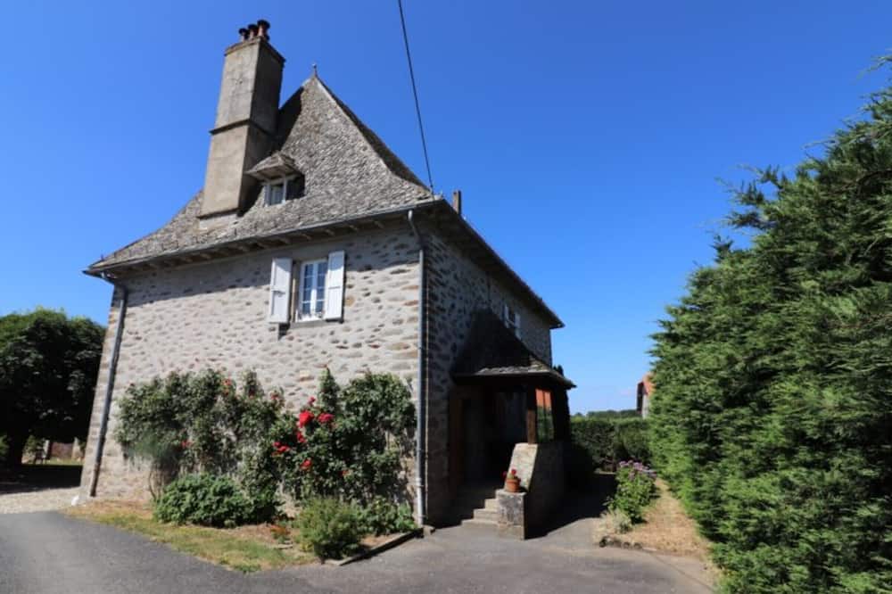 Roannes-Saint-Mary Cottage | Gite Roannes-Saint-Mary, 3 bedrooms, 6 persons