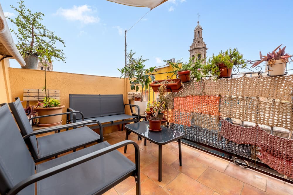 Ciutat Vella Apartment | Holiday Apartment "Mi Rinconcito En Valencia" with Private Terrace and Wi-Fi