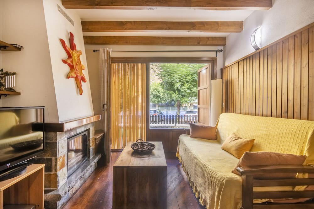 Esterri D'Aneu Apartment | Apartment 'Suites Spain Playa - Vaqueira' with Wi-Fi and Air Conditioning