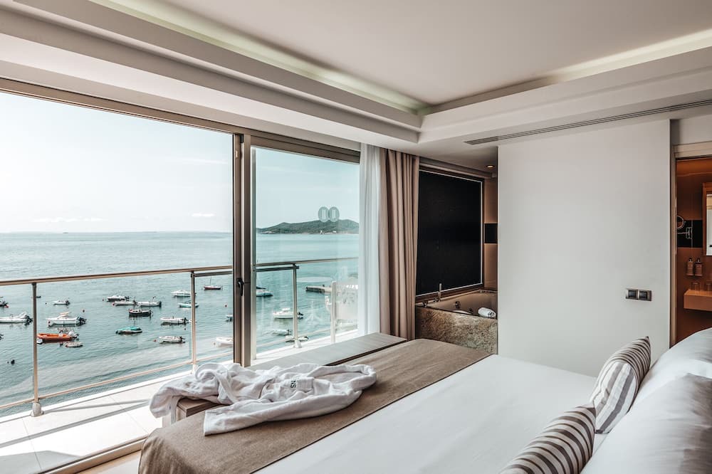 Ibiza Town Resort | All-Inclusive Life Premium Room; Double Whirlpool Tub with Sea View, and Balcony