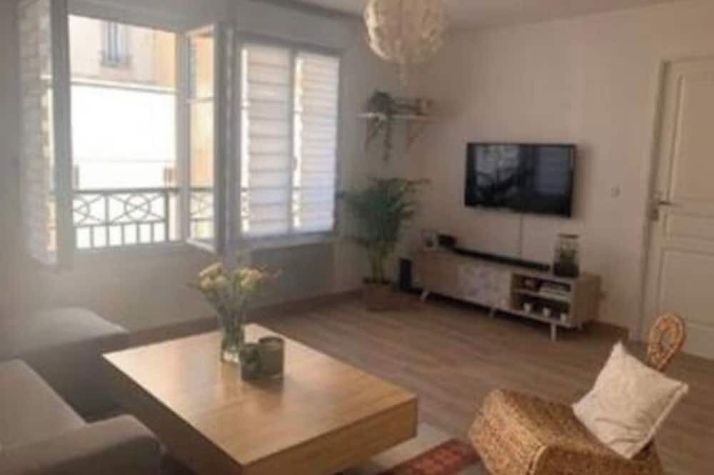Les Pavillons-sous-Bois Apartment | Bel Appartement Près de Paris