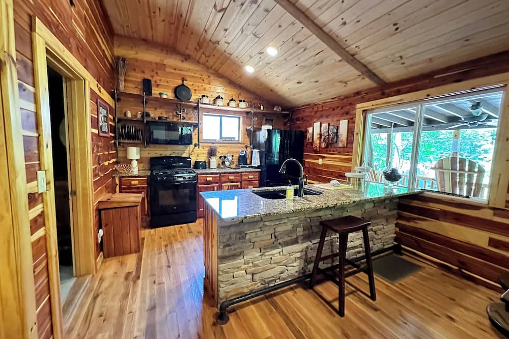 Smithville House | Hideaway Holler Cabin