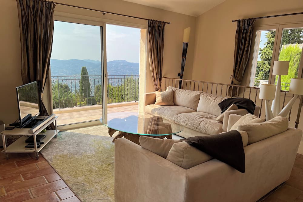 Cabris Villa | Renovated 2 bedroom villa with a pool in the hills with amazing views of the valley and the sea. - 2119