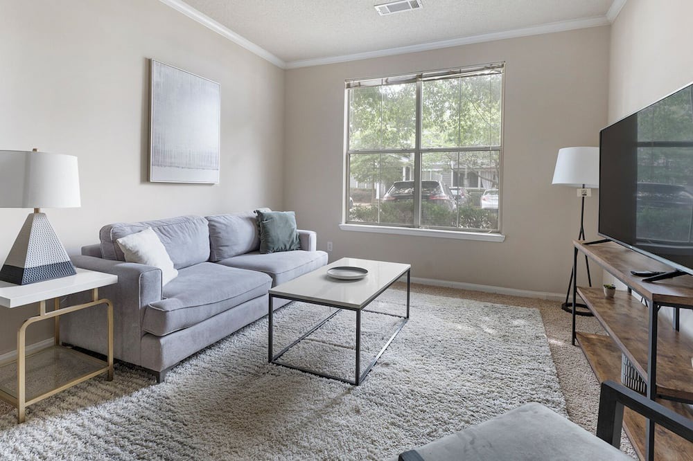 Collierville Apartment | Modern Apartment in Prime Location (ID5170X6)