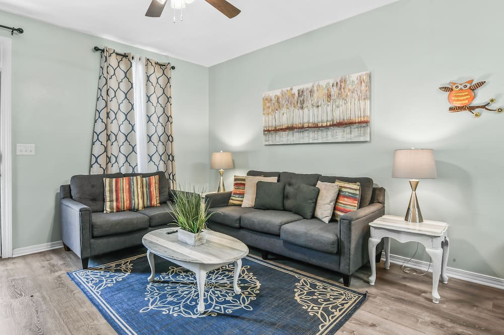 Gulfport House | 3 Bedroom Townhome 87B, one block to beach, close to casinos, & attractions
