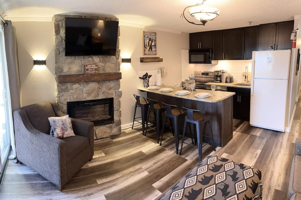 Snowshoe Condo | ML 104 – Delightful Ski-In/Out 2BR, Slope View, Deck, A/C