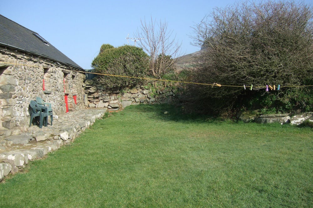 St Brides Other | Farmhouse Annexe rooms with lounge on the coast, near beach