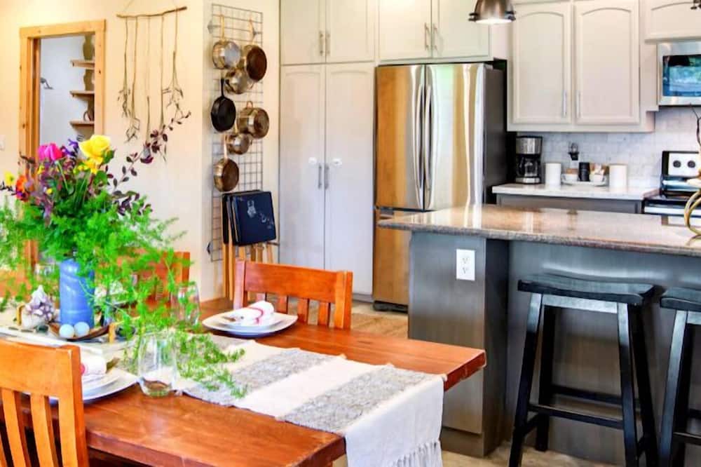 Sebastopol Other | The Bask House: Farm Fresh Eggs, Local Java Too, Sunset Spa Awaits All For YOU!