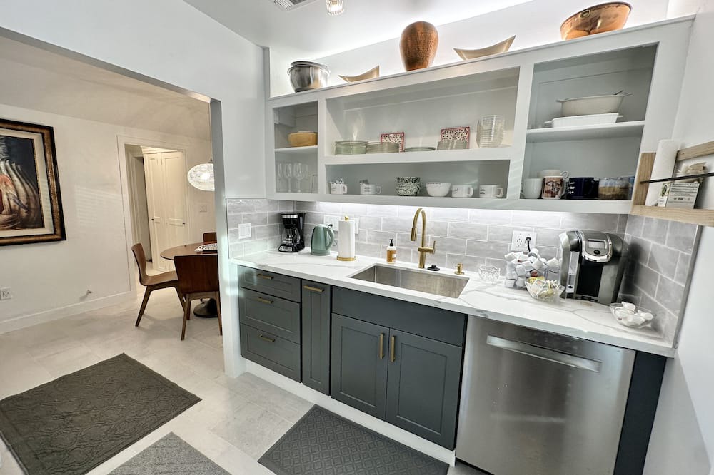 Washington Ave./ Memorial Park House | Cozy Quiet Home! PET FRIENDLY! Back to School 2025 Special!