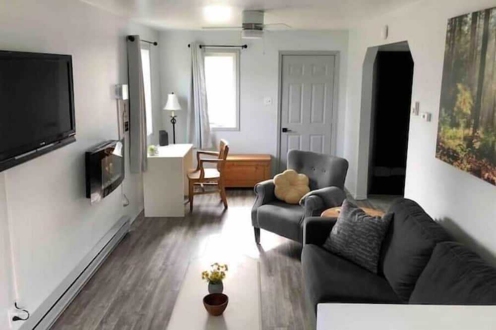 Sioux Lookout House | Cozy walk in ready tiny home in the heart of town, walking distance to hospital