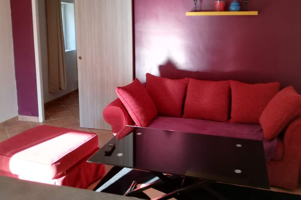 Villeneuve-sur-Vere Apartment | cozy little nest