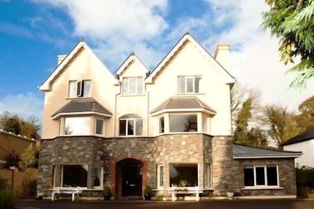 Killarney House | Luxury House in Quiet Location Close to Killarney Town Centre