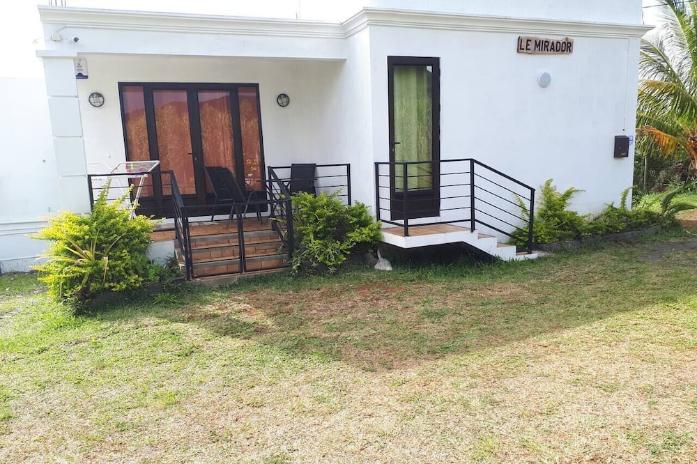 Chamarel House | Homerez - Beautiful bungalow 10 km away from the beach for 4 ppl. at Chamarel