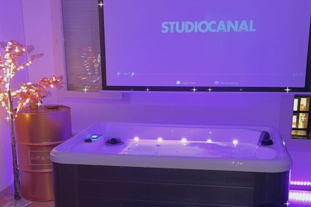 Marcq-en-Baroeul Apartment | Superb apartment with jacuzzi and terrace.