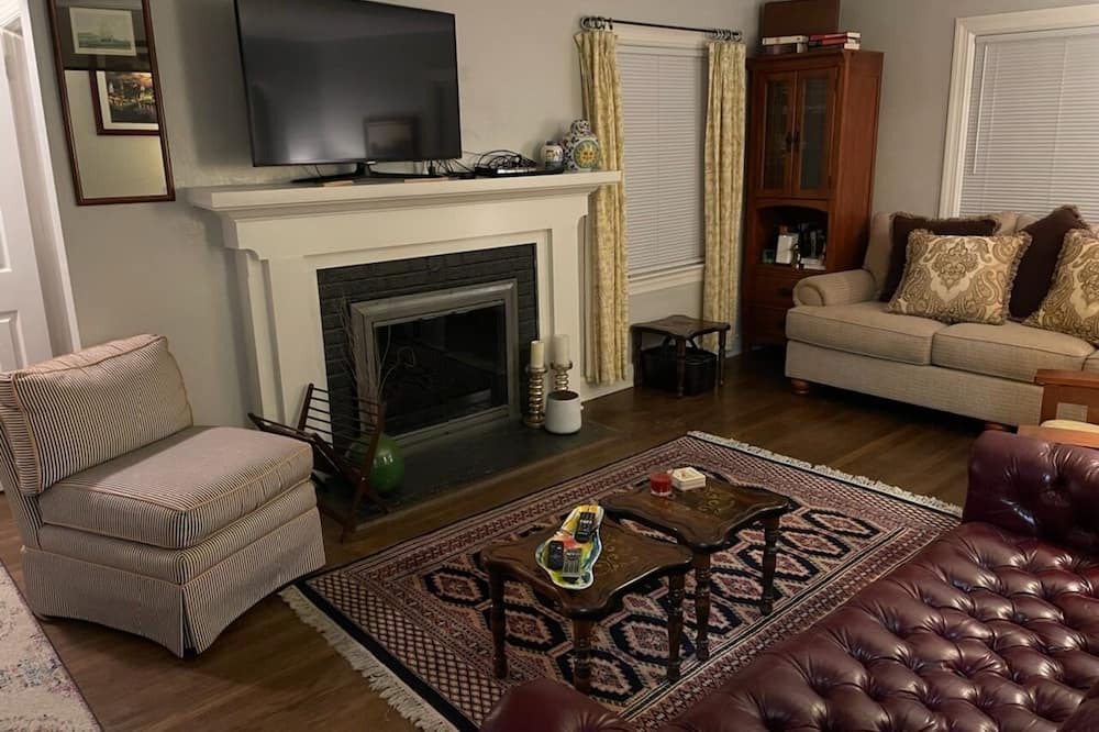 Buckroe Beach House | 2500 sq ft home 4 blocks from Buckroe Beach, dog friendly