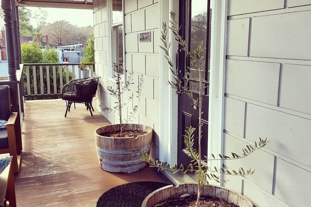 Healesville House | Temora House is the Queen of main street & sits high over beautiful Healesville