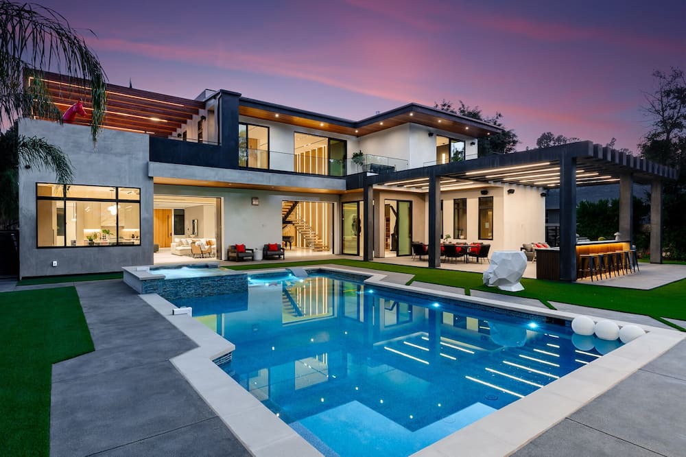 Tarzana Villa | Amazing 5 bedrooms Villa with large swimming pool