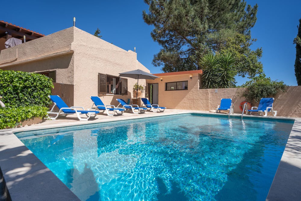 Funchal Villa | Countryside Villa "Green Paradise" with Shared Pool, Shared Garden & Wi-Fi