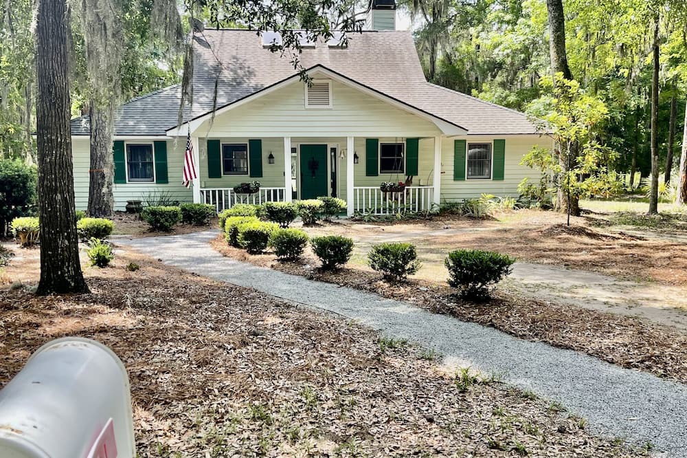 Melrose on the Beach House | Single Family Home, Golf Cart Included & Land trans Round Trip! Pool Open!