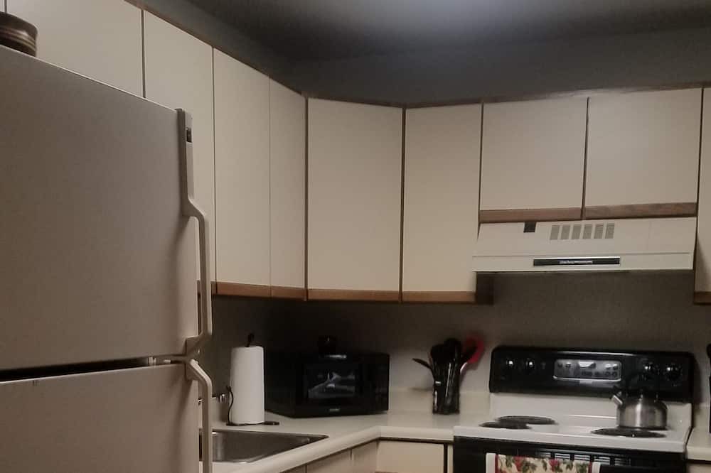 Bangor Apartment | 1 bdr, safe, secure building, centrally located in Bangor Maine.