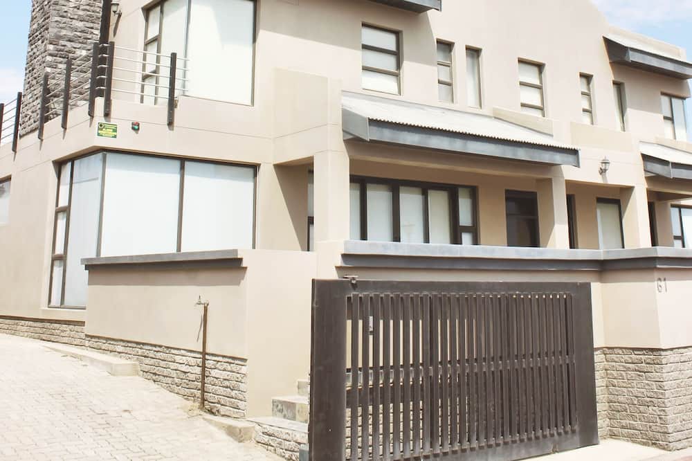 Walvis Bay House | Where the dunes meets the Ocean
