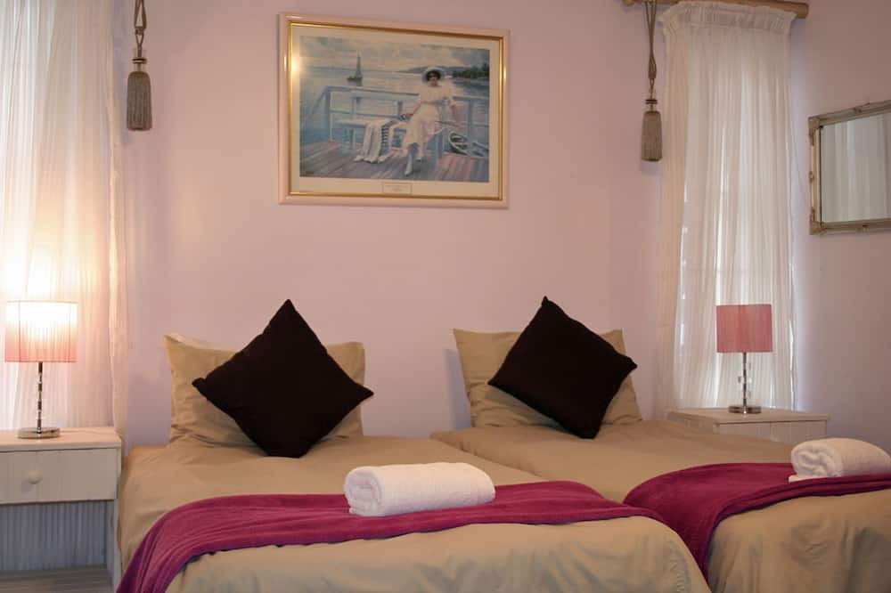 Swakopmund Bed & Breakfast | Twin Room The Lions - ideal for 2 guests near the beach in Swakopmund, Namibia