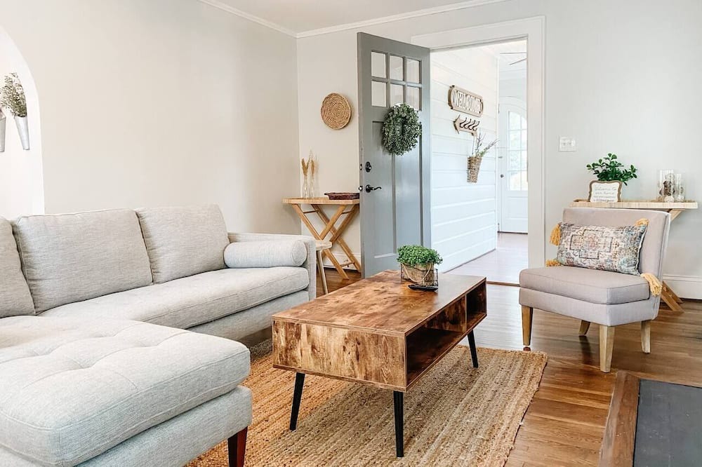 Gastonia Cottage | Hillcrest Cottage for 4