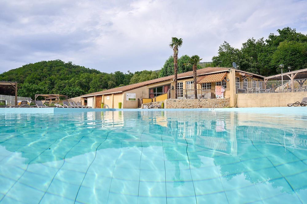 Saint-Laurent-du-Pape Ski Chalet | Luxe Sanitary XL 6 Pers. Villatent at child-friendly campsite in the Ardèche