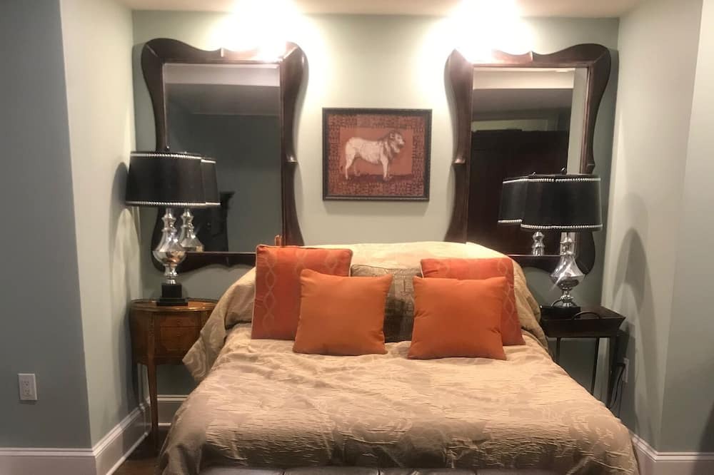 Parker Ford Apartment | Ideal location for professional/traveler