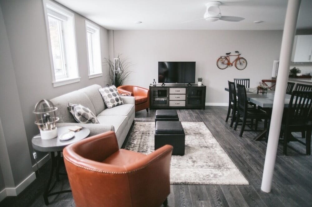 Bridgman House | Spacious Downtown Suite Close to Beach-Silver suite #1