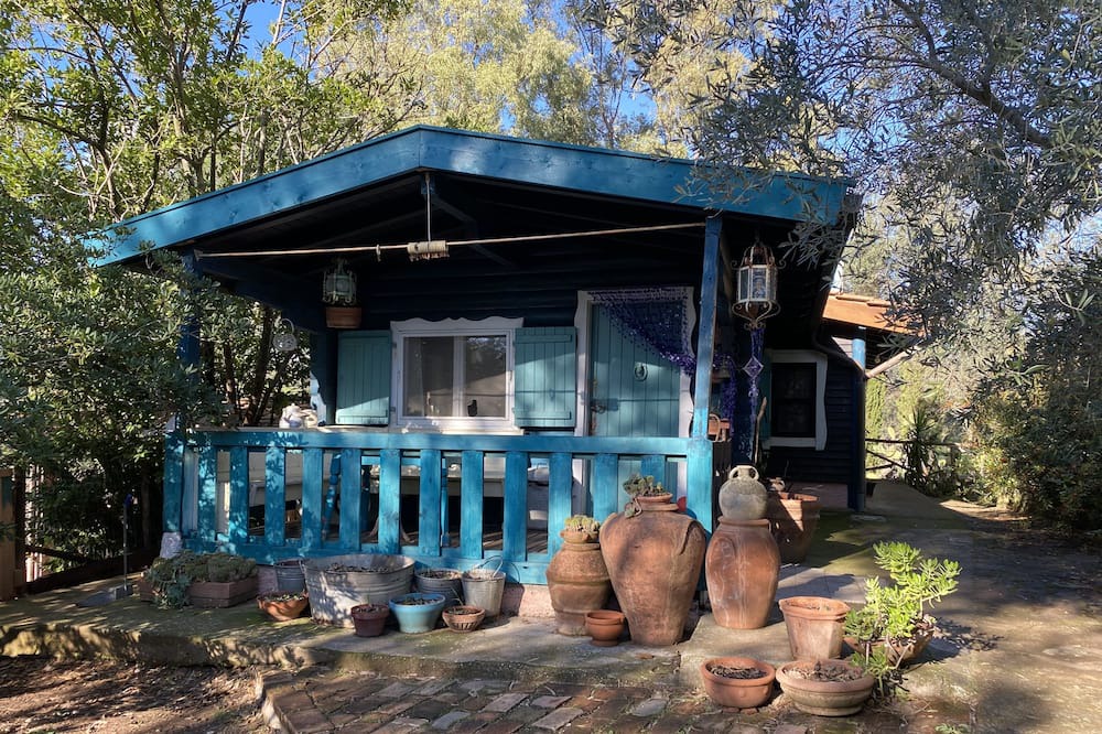 Castiglione della Pescaia House | Relax in the silence of the green, a few steps from the sea.