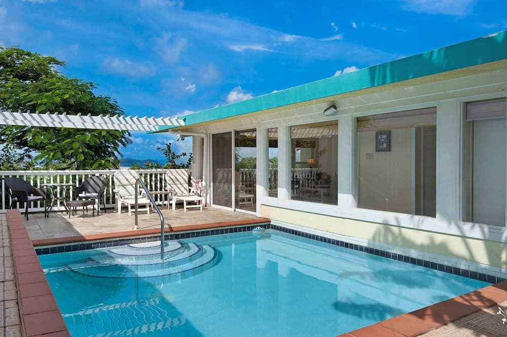 Red Hook Resort | Private Pool villa. Walk to Sapphire Beach