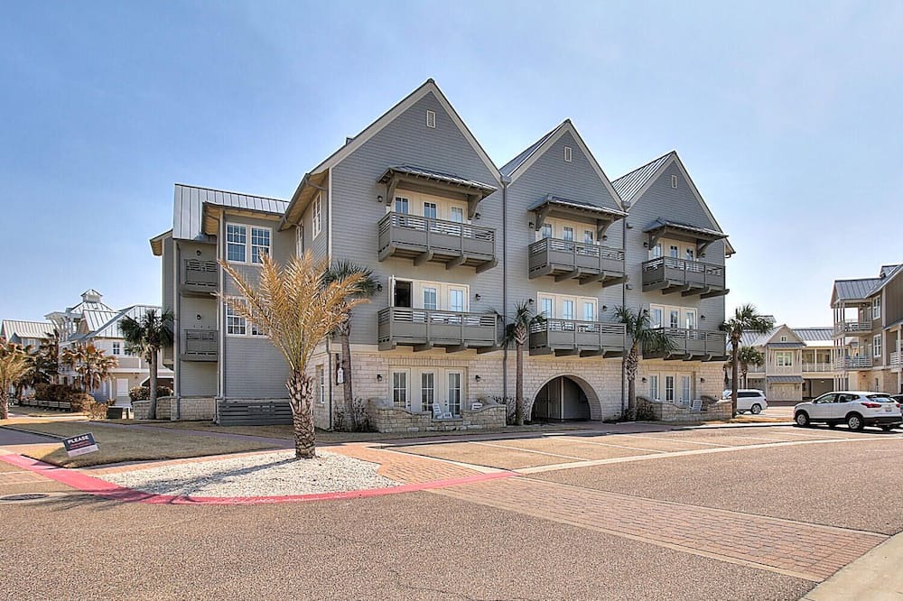 Cinnamon Shore Condo | Customized Condo w/ Designer Details@Cinnamon Shore w/ Great Amenities!