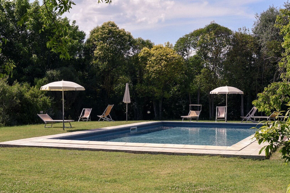 Asciano Villa | Nice apartment in villa for 2 guests with pool, WIFI, A/C, TV, pets allowed and parking