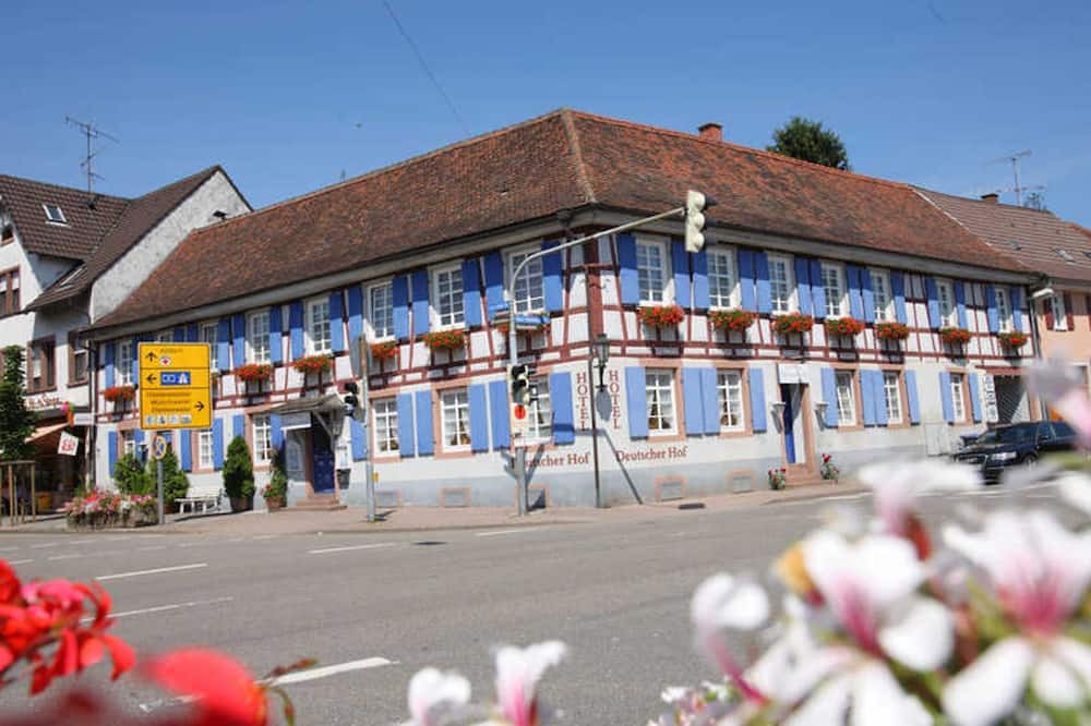Ettenheim Cottage | Quadruple Room C with WC and shower - Hotel Deutscher Hof