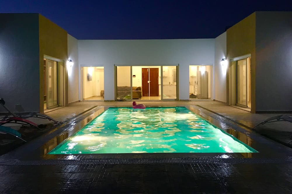 Djerba Midun Villa | Bellle U-shaped villa with swimming pool not overlooked
